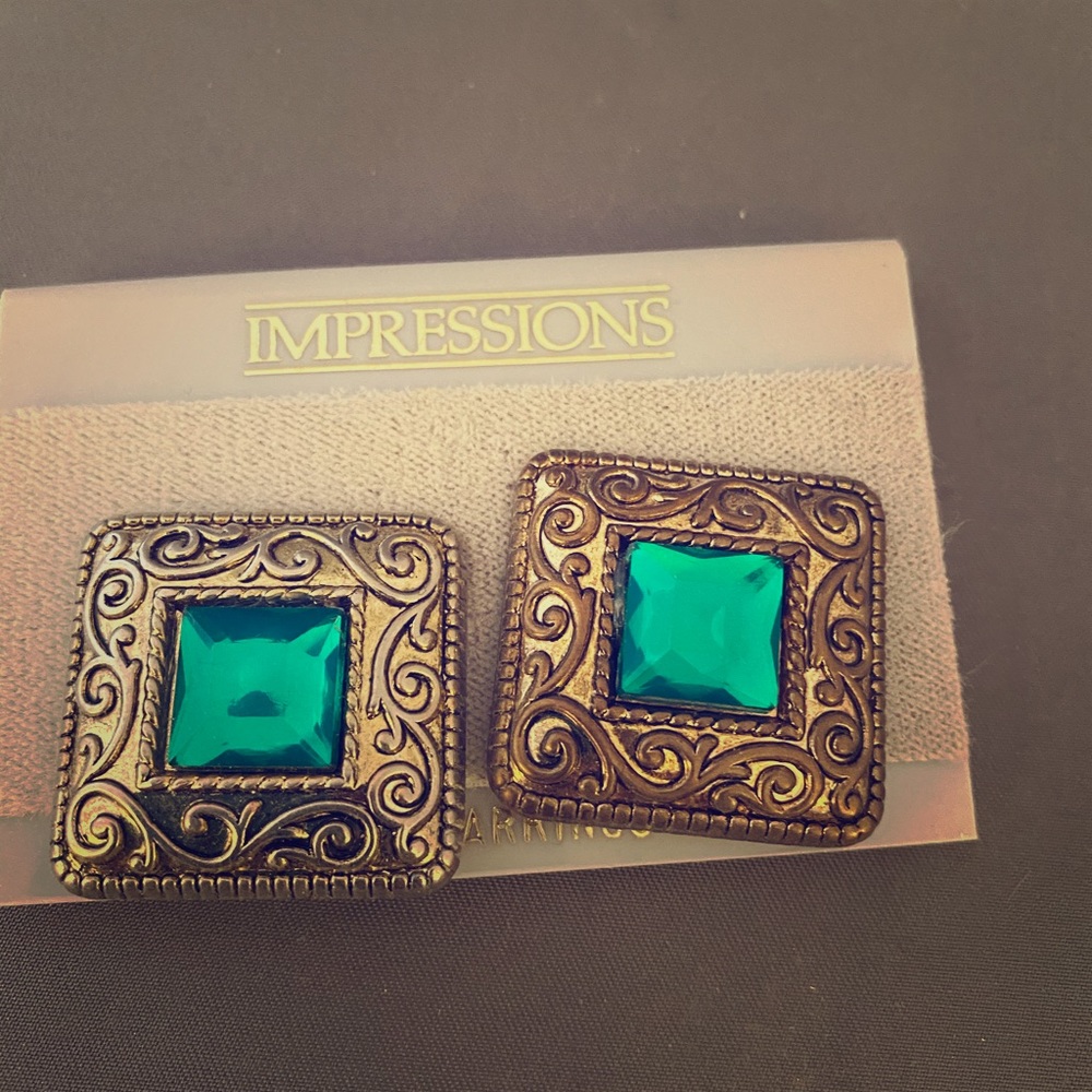 Clip earrings